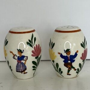 Vintage Folk Art Dancers Irish Scottish Hungarian Salt and‎ Pepper Shakers